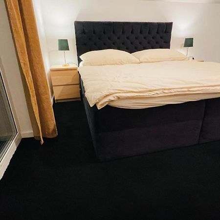 House Flow, 3 Room, Free 2 Parking ブラチスラヴァ エクステリア 写真