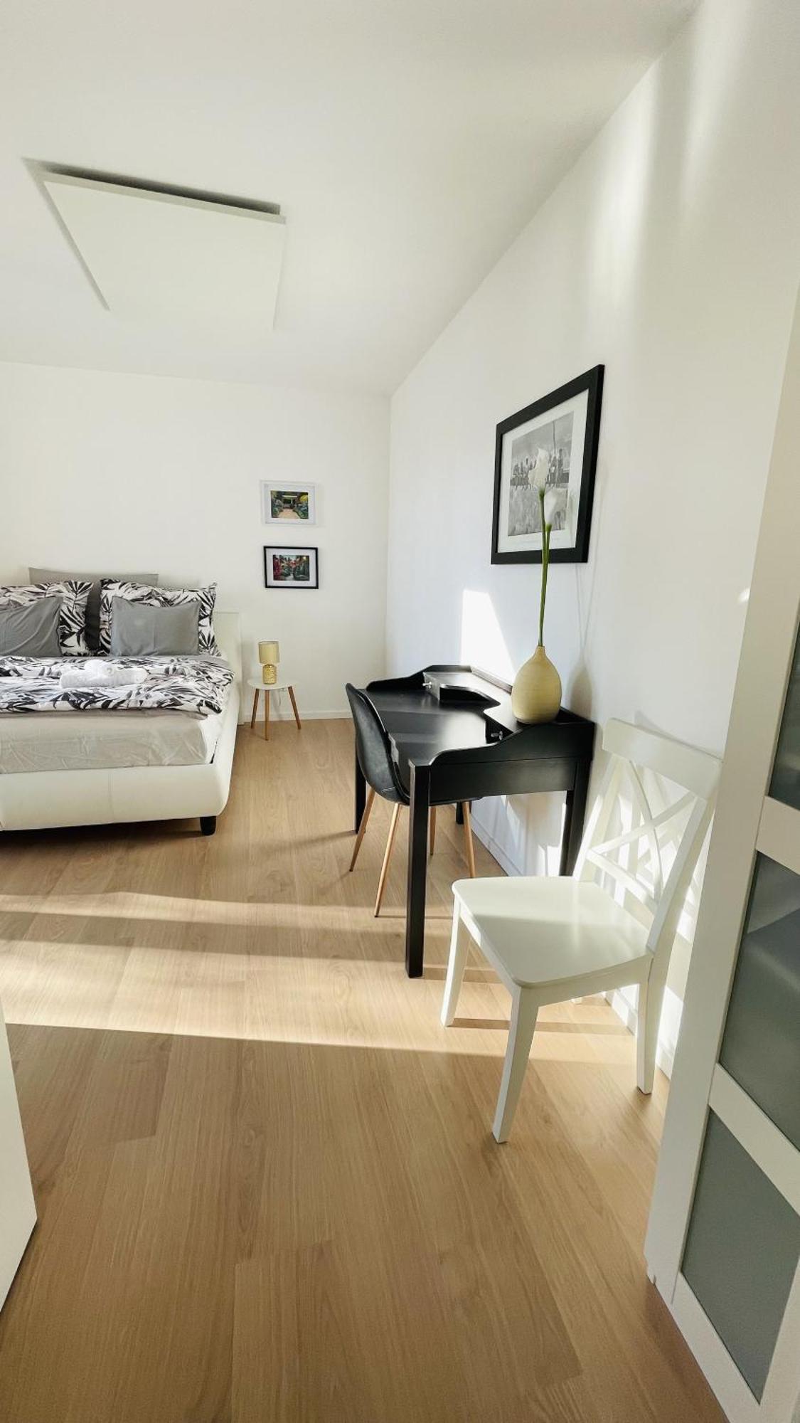 House Flow, 3 Room, Free 2 Parking ブラチスラヴァ エクステリア 写真