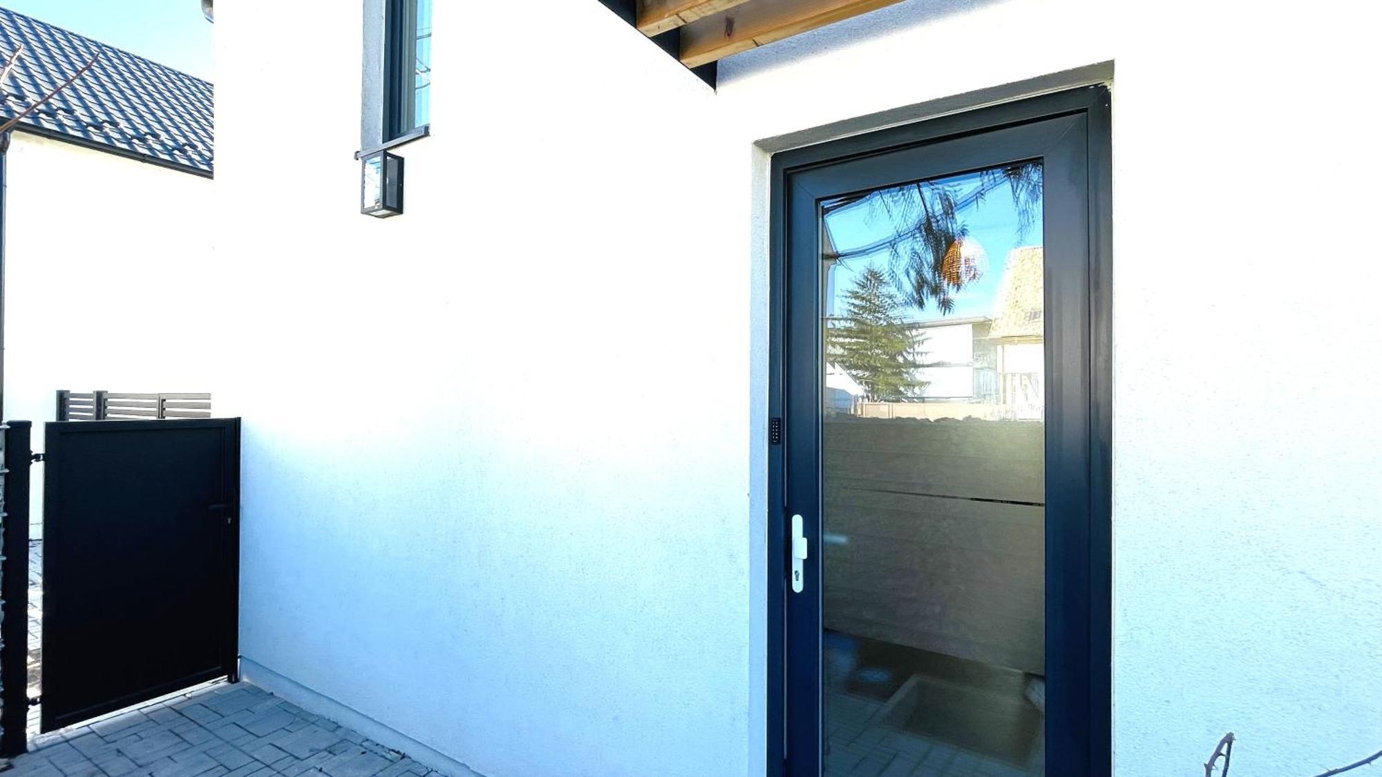 House Flow, 3 Room, Free 2 Parking ブラチスラヴァ エクステリア 写真