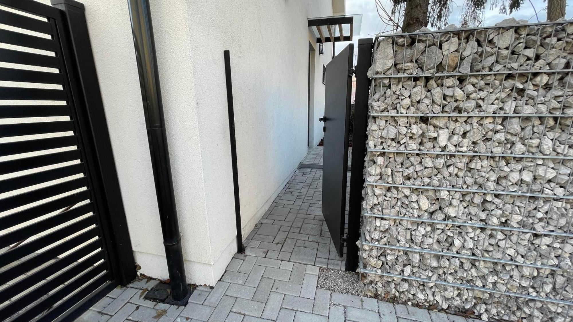 House Flow, 3 Room, Free 2 Parking ブラチスラヴァ エクステリア 写真