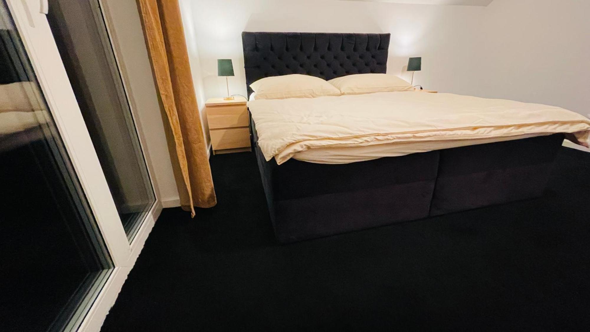 House Flow, 3 Room, Free 2 Parking ブラチスラヴァ エクステリア 写真