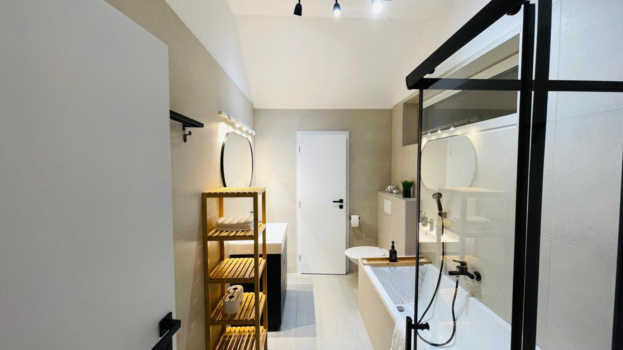 House Flow, 3 Room, Free 2 Parking ブラチスラヴァ エクステリア 写真