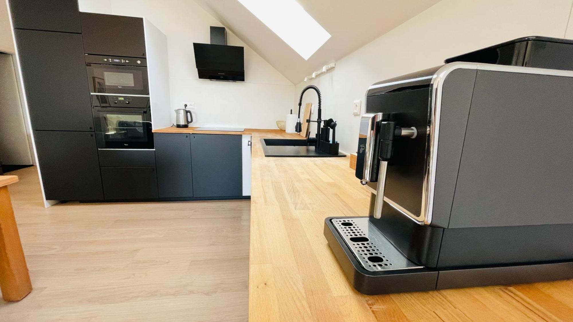 House Flow, 3 Room, Free 2 Parking ブラチスラヴァ エクステリア 写真