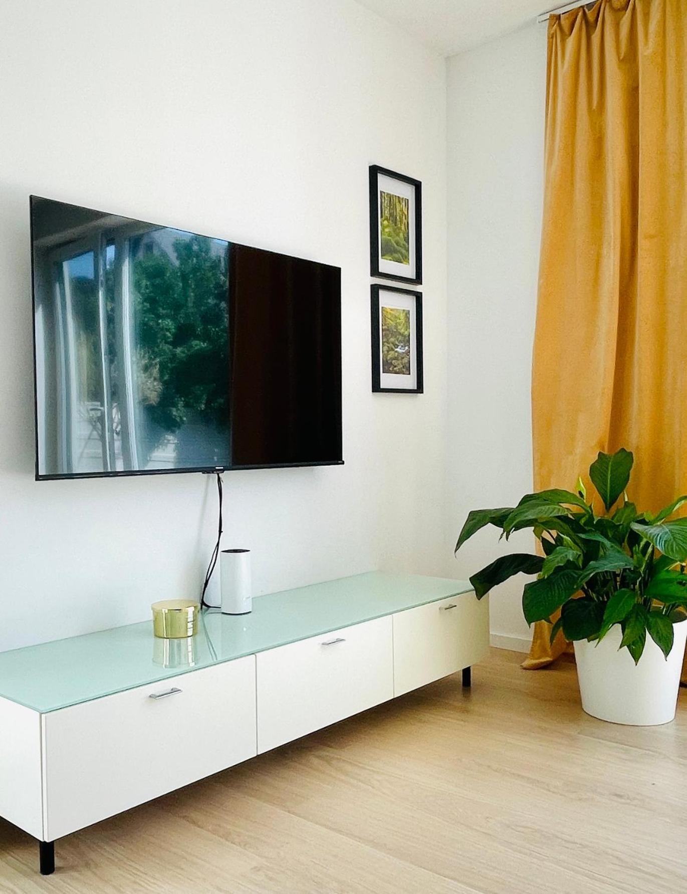House Flow, 3 Room, Free 2 Parking ブラチスラヴァ エクステリア 写真