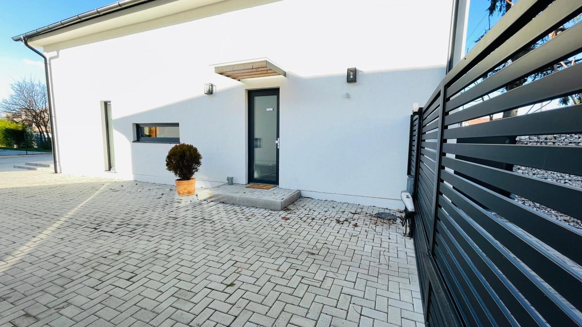 House Flow, 3 Room, Free 2 Parking ブラチスラヴァ エクステリア 写真