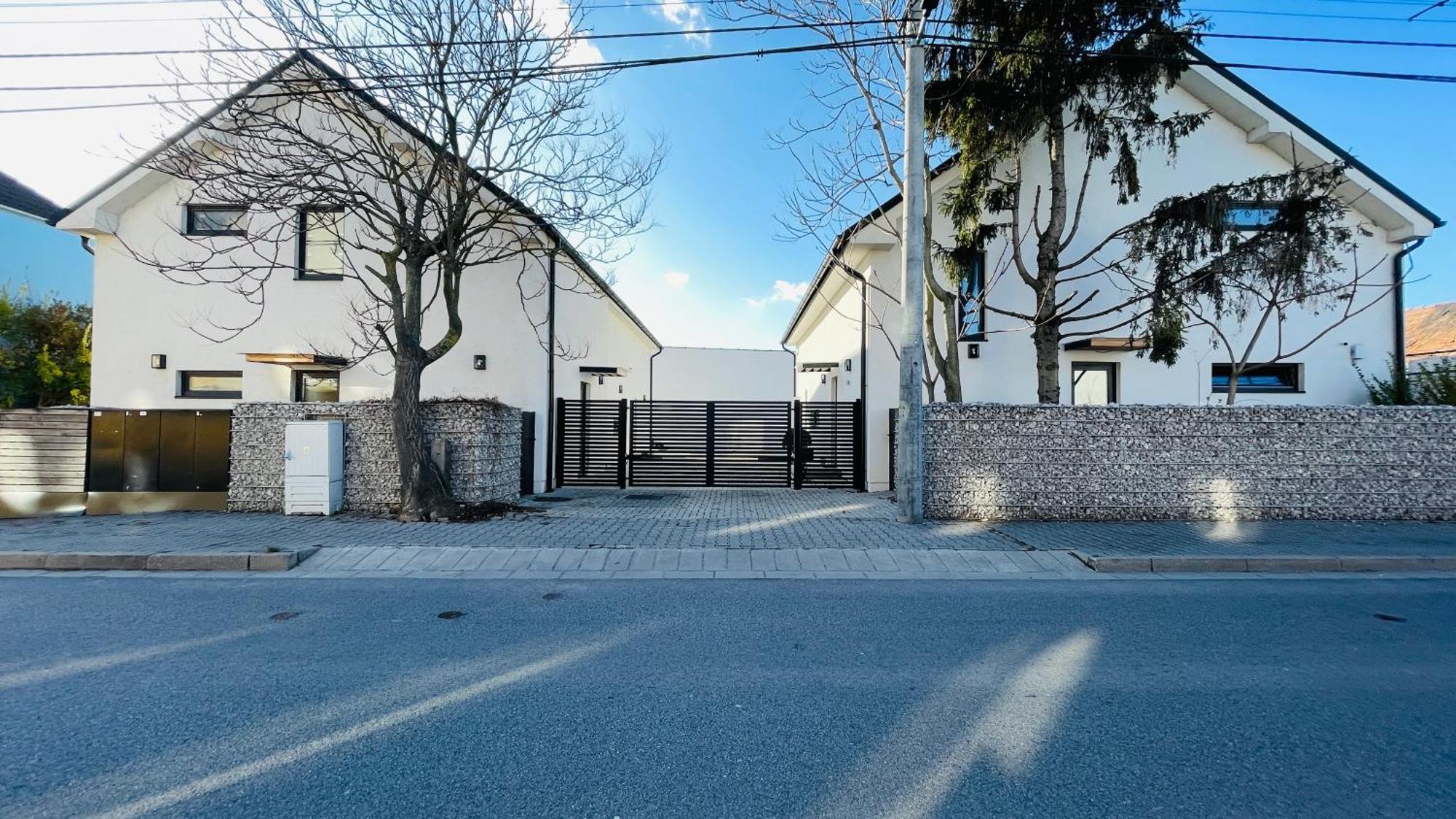 House Flow, 3 Room, Free 2 Parking ブラチスラヴァ エクステリア 写真