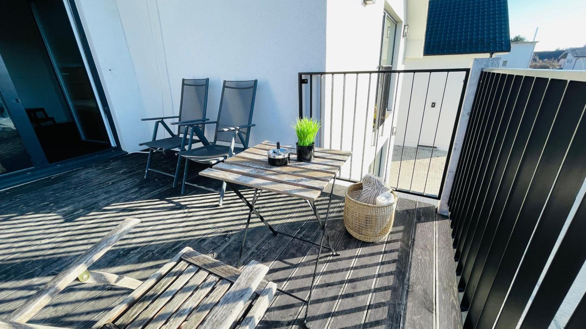 House Flow, 3 Room, Free 2 Parking ブラチスラヴァ エクステリア 写真