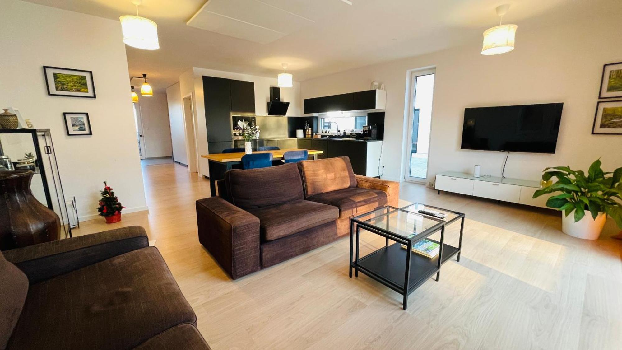 House Flow, 3 Room, Free 2 Parking ブラチスラヴァ エクステリア 写真